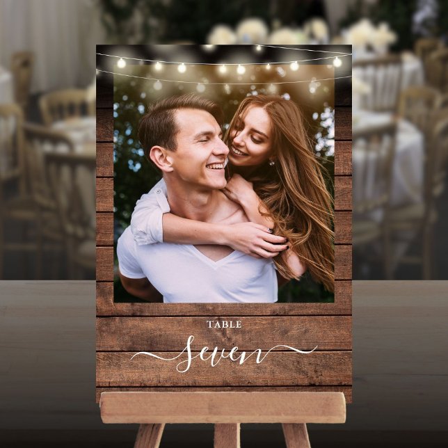 Invitación Rústica Cadena de Madera Luces Fotográficas Número (Rustic Wood String Lights Photo Table Number)