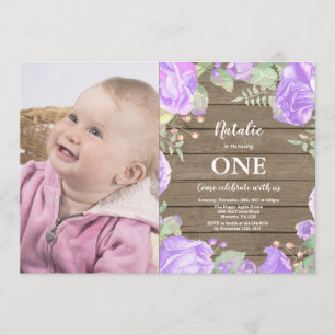 Invitación rústica de primer cumpleaños morada flo