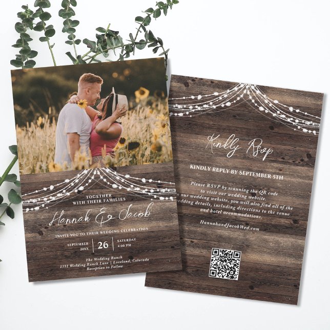 Invitación Rústico Barn Cadena de Madera Luz Código QR Código (Rustic Wood String Lights QR  RSVP Wedding Invitations)