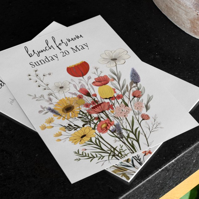 Invitación Rústico Brunch del Día de la Madre (Rustic wildflower customizable Mother's Day Brunch invitation. )