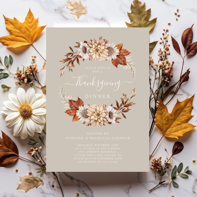 Invitación Rústico Taupe Cae Floral Día de Acción de Gracias  (Rustic Taupe Fall Floral Thanksgiving Dinner Invitation)