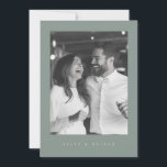 Invitación Sage Green Boho Photo 1 Boda Moderno<br><div class="desc">Hermoso boho Sage Green,  simple,  elegante,  minimalista invitación a la boda. Personalizable completo con tu foto,  nombres,  fechas,  ubicación y colores para coincidir con tu tema boda.</div>