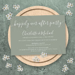 Invitación Sage Green Feliz Nunca Después De Un Boda Fiesta<br><div class="desc">Este elegante sabio,  con nombres de estilo,  se puede personalizar con su información en letras de moda,  siempre después de la invitación a la celebración de la boda. Diseñado por Thisisnotme©</div>