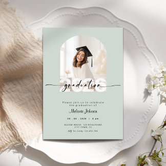 Invitación Sage Green Graduation Invitation with Photo - 2026
