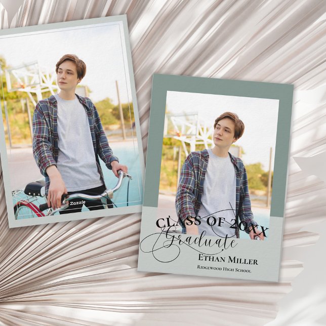 Invitación Sage Green Minimal Photo Graduation Announcement (Class of 20XX Photo Graduation Announcement Card | Modern Sage Neutral Design)