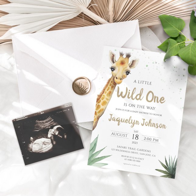 Invitación Sage Green y Gold Safari Giraffe Baby Shower (You're in for an adventure with this little wild one! This minimalist Giraffe invite is perfect.)