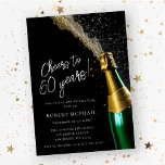 Invitación Saludos a 60 años cumpleaños de botella de champán<br><div class="desc">Invitación perfecta para el cumpleaños número 60 de un hombre o una mujer. Una botella de champán abierta con burbujas que se escapan crea un diseño festivo. Saludos a 60 años están escritos en un guión moderno y a la moda. Los detalles de cumpleaños siguen a continuación. El texto blanco...</div>