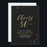 Invitación Saludos a 80 | Fiesta de los 80 Años Oro y Negro<br><div class="desc">Celebremos su día especial con esta elegante invitación de cumpleaños número 80. Este diseño presenta la tipografía de oro de moda "Cheers to 80 años" y elementos dorados con un fondo negro. Se puede personalizar el texto y el color de fondo. En mi tienda BaraBomDesign hay más suministros fiestas a...</div>