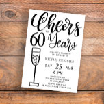 Invitación Saludos a la fiesta de cumpleaños en blanco y negr<br><div class="desc">Moderna y elegante tipografía escrita a mano en blanco y negro a la moda anima la invitación a la fiesta de cumpleaños de los hombres adultos de 60 años de guión.           Fácil de personalizar con tus detalles!</div>