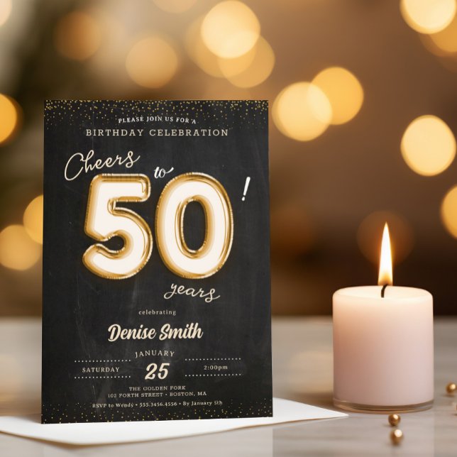 Invitación Saludos al globo de Relieve metalizado dorado de 5 (Cheer to 50 years birthday invitation shown with gold lighting and next to a burning candle.)