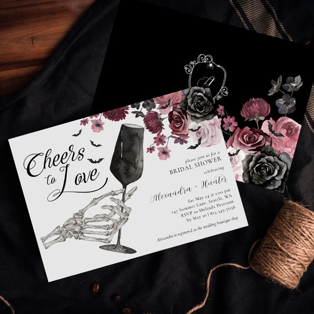 Invitación Saludos para amar a Skeleton con la floral novia g (Cheers to Love Skeleton Hand Floral Gothic Bridal Invitation)