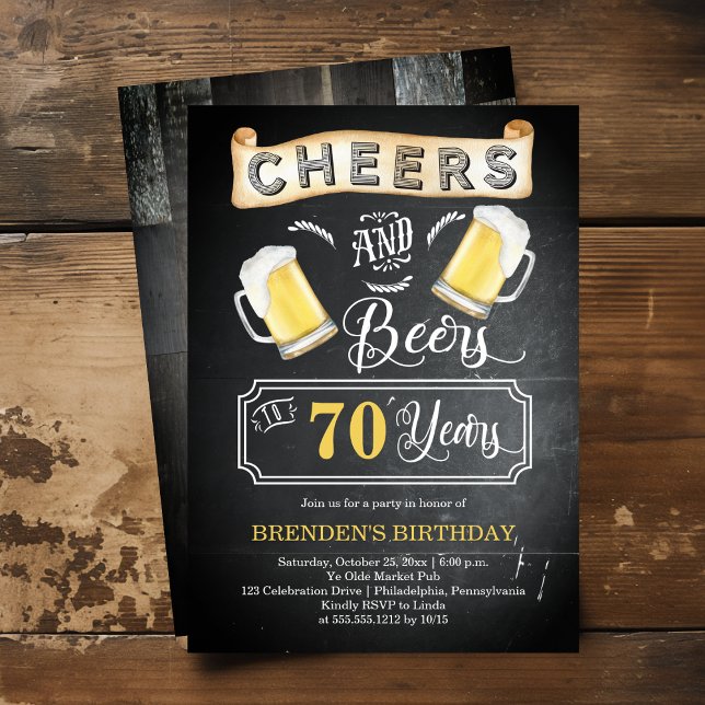 Invitación Saludos y cervezas en la fiesta de cumpleaños de 7 (Cheers and Beers to 70 Years Chalkboard Look 70th Birthday Party Invitation)
