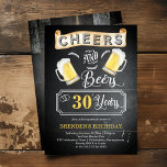 Invitación Saludos y cervezas para fiesta de cumpleaños de 30<br><div class="desc">Celebre su 30 aniversario con estilo con este rústico diseño de pizarra de carpintería "Cheers and Beers" y de barroom de madera de tonos múltiples. Diseño compuesto por Holiday Hearts Designs (derechos reservados).</div>
