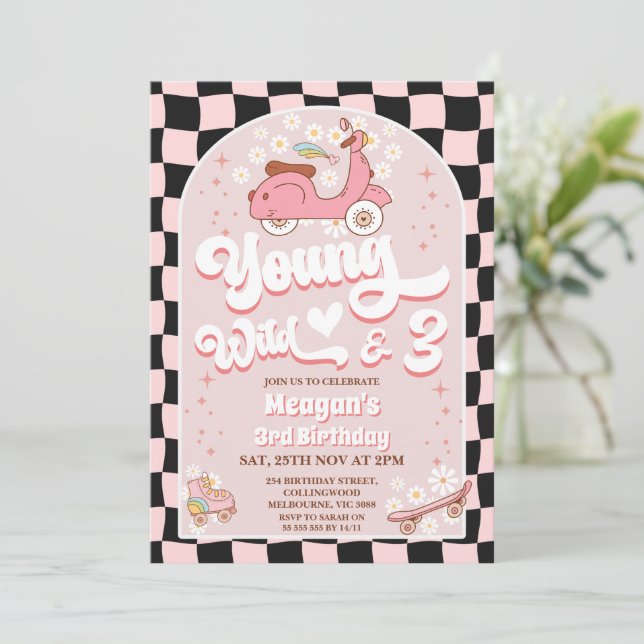 Invitación Scooter Pink Young Wild y tres cumpleaños (Anverso de pie)