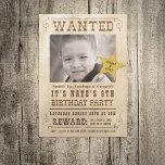 Invitación Se busca el Poster Cowboy Western Birthday Party<br><div class="desc">Llamar a todas las vaqueras y vaqueros; este poster forajido es perfecto para tu salvaje invitación de cumpleaños occidental. La forma de corte de color es opcional. Foto de Stacey Blomstrom laboroflovephoto.com</div>