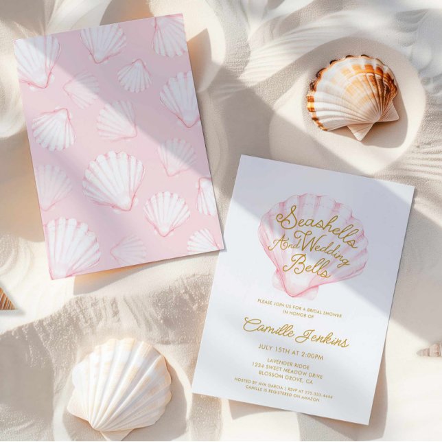 Invitación Seasheles de verano y ducha de Bodas (Seashells and Wedding Bells Coastal Bridal Shower Invitation)