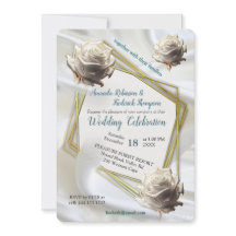 Seda blanca y lujosa que fluye y rosas blancas.