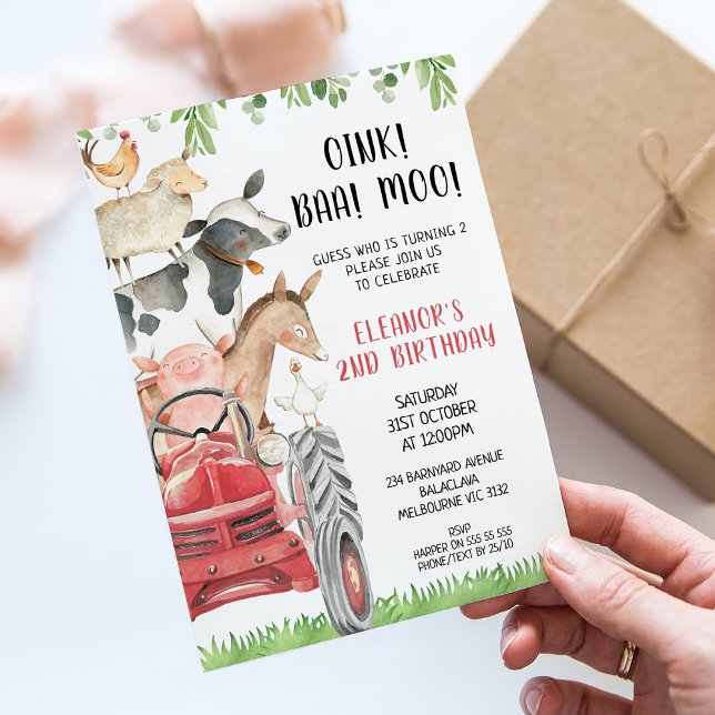 Invitación Segundo cumpleaños de animales de la granja de tra (Cute farm themed birthday invitation featuring a red tractor various cute farm animals and foliage.)