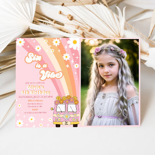 Invitación Seis es un Vibe Retro Arcoiris 6º cumpleaños