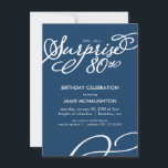Invitación Sencilla y elegante sorpresa 80 cumpleaños<br><div class="desc">Esta moderna y elegante invitación a la fiesta de cumpleaños número 80 de 4.5" x 6.25" incluye las palabras "sorpresiva 80" en letra blanca con un diseño giratorio coincidente en la esquina inferior derecha. Personalizar esta invitación de moda con el nombre e información fiesta y cualquier color de fondo de...</div>