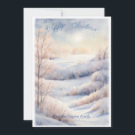 Invitación Serenidad nevada: Personalizable Winter Wonderland<br><div class="desc">Disfrute de la serena belleza del invierno con nuestra Minimalista tarjeta de vacaciones de invierno Snowy Wonderland con personalizable. Un paisaje nevado crea un ambiente tranquilo y elegante. Las palabras "Navidades felices" se curva elegantemente en la parte superior, y en la parte inferior, "De la familia (nombre)" agrega un toque...</div>