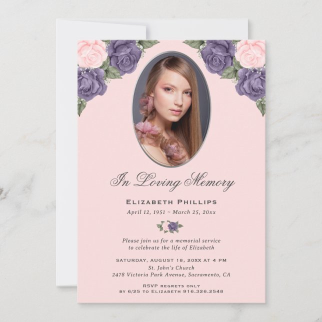 Invitación Servicio conmemorativo de fotos con flores rosadas (Anverso)