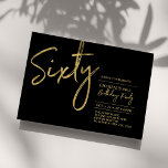 Invitación Sesenta | Black & Gold Modern 60th Birthday Party<br><div class="desc">Celebra tu día especial con esta sencilla y elegante invitación a la fiesta de cumpleaños número 60. Este diseño presenta un guión de broche "Sixty" con un diseño limpio en combinación de color negro y oro. Más diseños disponibles en mi tienda BaraBomDesign.</div>