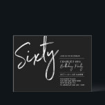 Invitación Sesenta | Black & White Modern 60th Birthday Party<br><div class="desc">Celebra tu día especial con esta sencilla y elegante invitación a la fiesta de cumpleaños número 60. Este diseño presenta un guión de broche "Sixty" con un diseño limpio en combinación de color blanco y negro. Más diseños disponibles en mi tienda BaraBomDesign.</div>