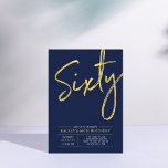 Invitación Sesenta | Modern Gold & Blue 60th Birthday Party<br><div class="desc">Celebra tu día especial con esta sencilla y elegante invitación a la fiesta de cumpleaños número 60. Este diseño presenta un guión de broche "Sixty" con un diseño limpio en combinación color azul marino y oro. Hay más diseños y suministros de fiesta disponibles en mi tienda BaraBomDesign.</div>