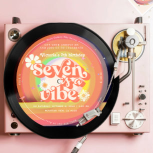 Invitación Seve es una margarita arcoiris retro de Vibe Groov