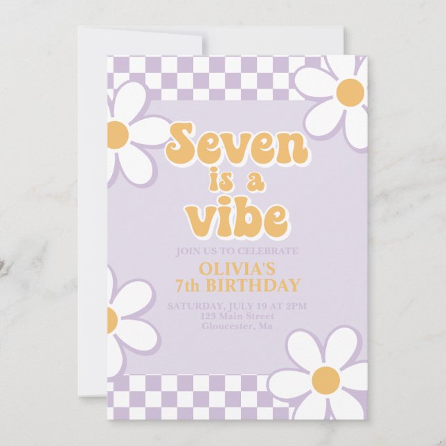 Invitación Seven es una Vibra Retro Check Purpura Daisy (Anverso)