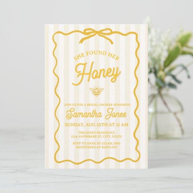 Invitación She Found Her Honey Bridal Shower Invitation (Anverso de pie)