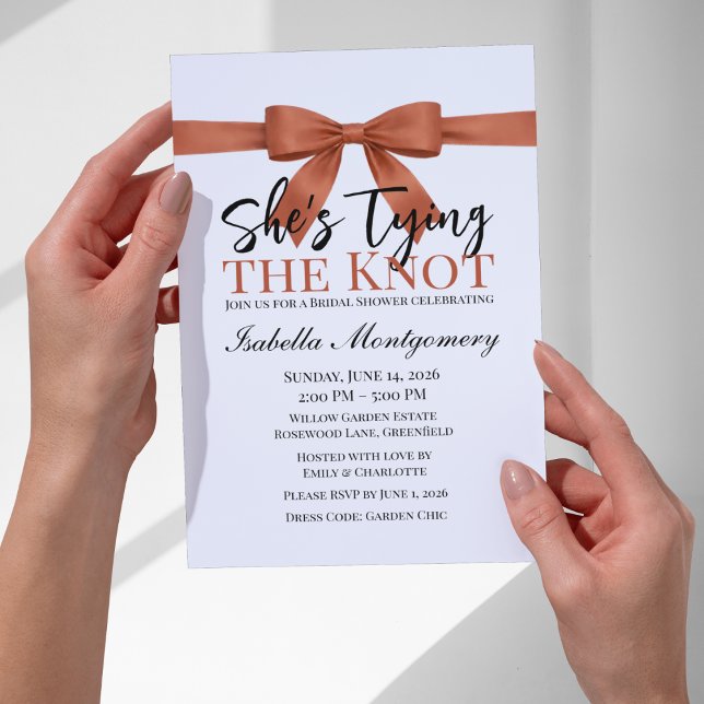 Invitación She’s Tying the Knot Theme Terracotta Bow (She’s Tying the Knot Theme Terracotta Bow Invitation
)