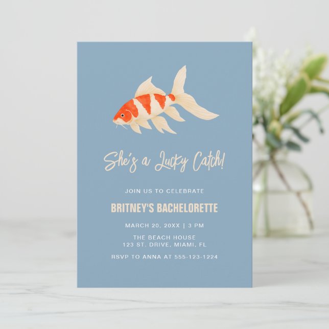 Invitación She's A Lucky Catch Koi Fish Blue Bachelorette (Anverso de pie)