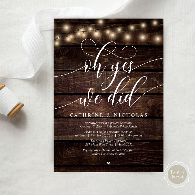 Invitación Sí, Lo Hicimos, Recepción De Boda De Guión Moderno (Oh Yes, We Did, Modern Script Wedding Reception Invitation Card PDF String Lights Brown Wood)