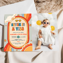 Invitación Siete es un arco iris retro de vibe Groovy sétimo