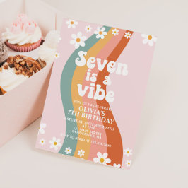 Invitación Siete es un arcoiris de vibe groovy séptimo cumple