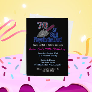 Invitación Siguen jugando en la desordenada fiesta de cumplea