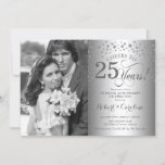 Invitación Silver 25° aniversario Boda con foto<br><div class="desc">Invitación al 25º aniversario del Boda con foto. Diseño elegante en plata con letra de guión y confeti de diamantes. Se puede personalizar para mostrar cualquier año de matrimonio. ¡Salud a 25 años!</div>