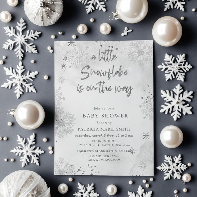 Invitación Silver Snowflake está en camino al Baby Shower inv (Silver Snowflake is on the way Winter Baby Shower Invitation)