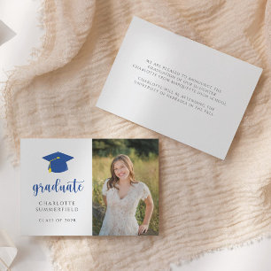 Invitación simple de graduación en azul y blanco