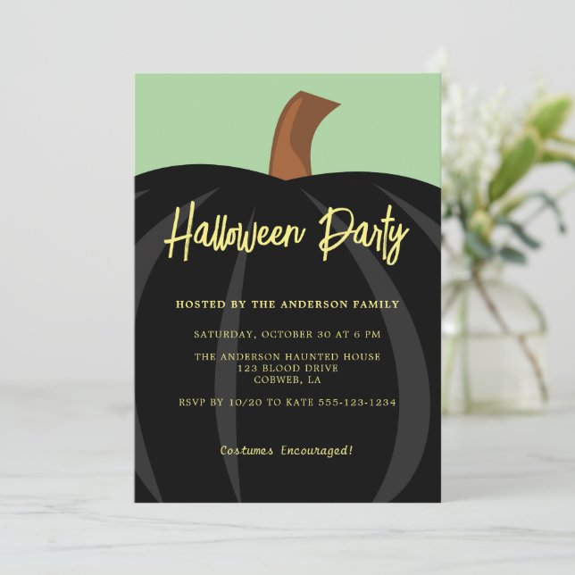 Invitación Simple Fiesta de disfraces de calabaza negra de Ha (Anverso de pie)