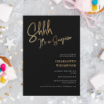 Invitación simple foto moderna de oro negro sorpresa Sweet 16<br><div class="desc">¡Qué sorpresa! Elegante,  simple,  oro moderno en foto negra Sweet 16</div>
