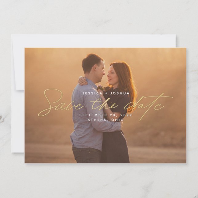 Invitación Simple Oro Script Overlay Photo Save the Date (Anverso)