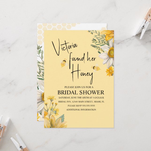 Invitación Simple She’s Found Her Honey Bee Bridal Shower (Anverso/Reverso In Situ)