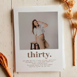 Invitación Simple Taupe Brown Foto Mínima 30 cumpleaños<br><div class="desc">Simple Taupe Brown Foto Mínima Invitación de cumpleaños número 30</div>