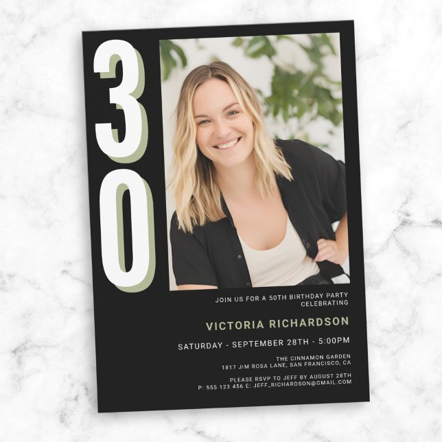 Invitación Simple y moderno cumpleaños 30 (Simple Modern Custom Photo 30th Birthday Invitation)