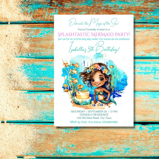 Invitación Sirena bajo el mar piel marrón lindo chica fiesta (Mermaid under the sea template invitation digital cute brown skin mermaid on a sea bed gold fish)