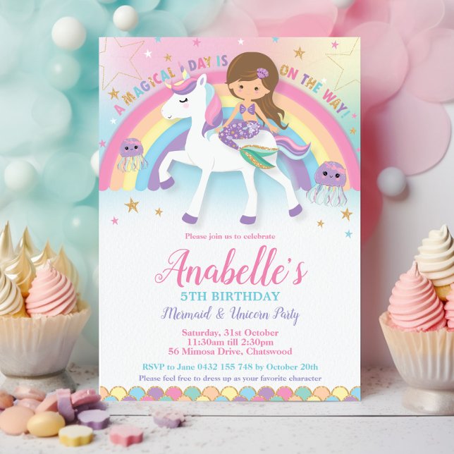 Invitación Sirenita y cumpleaños del arcoiris de Unicornio (light brown haired mermaid and unicorn rainbow pool birthday party invitation cards printed download)