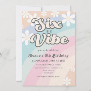 Invitación Six is a Vibe Groovy Retro Rainbow Daisy